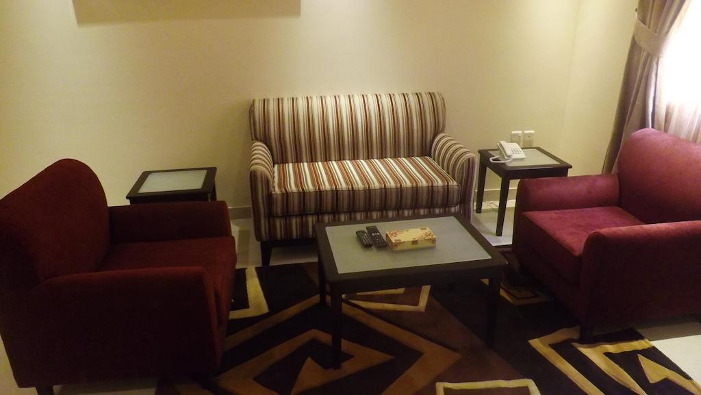 Baron Palace - Almasif Hotel Apartments Riyad Oda fotoğraf